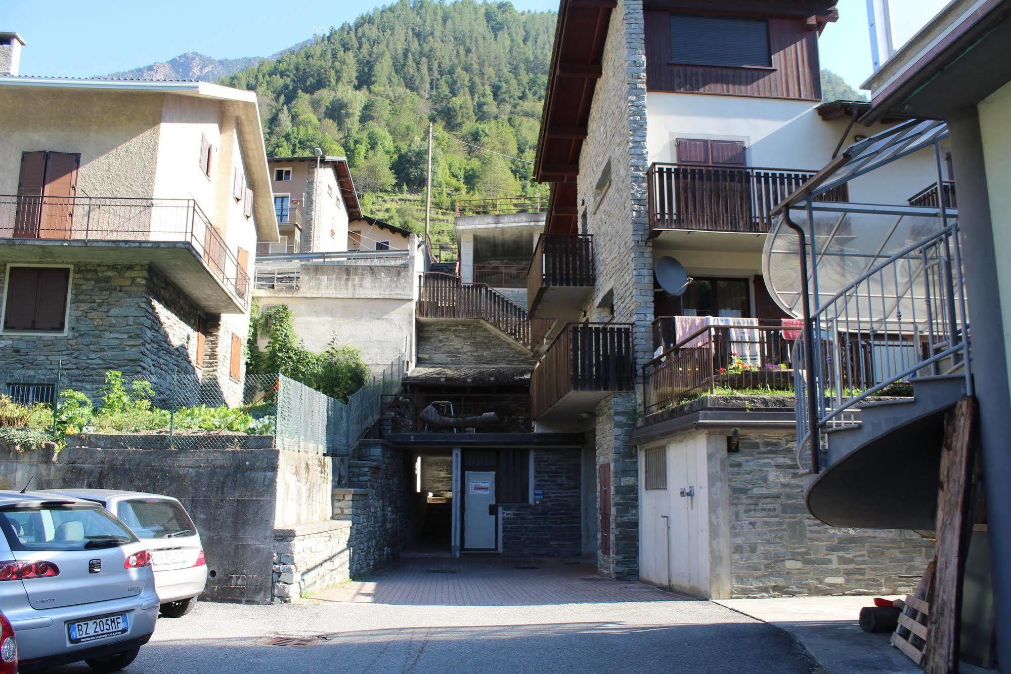 Lanterna Apartments Chiesa in Valmalenco Eksteriør billede