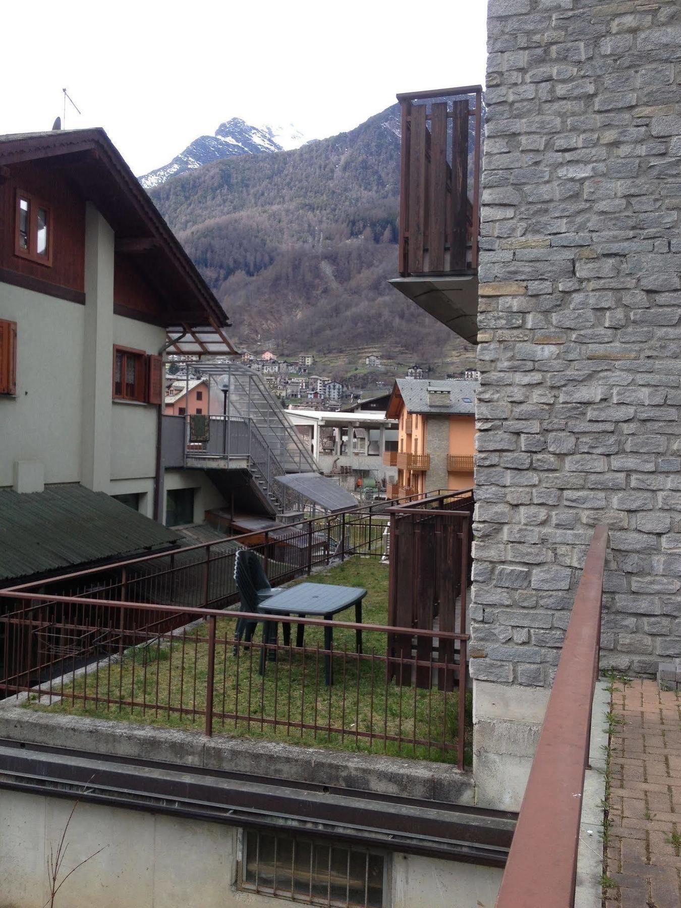 Lanterna Apartments Chiesa in Valmalenco Eksteriør billede