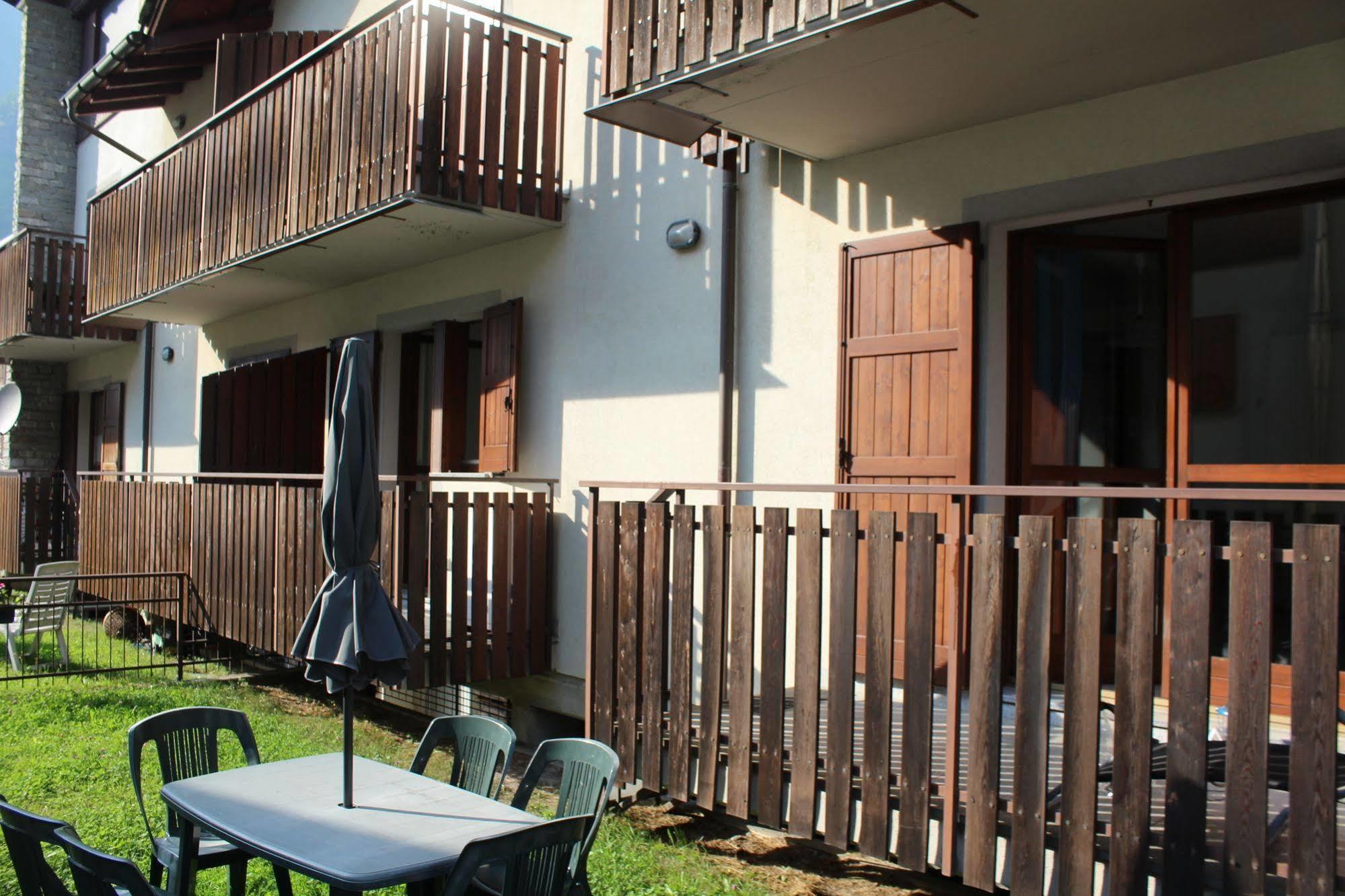 Lanterna Apartments Chiesa in Valmalenco Eksteriør billede