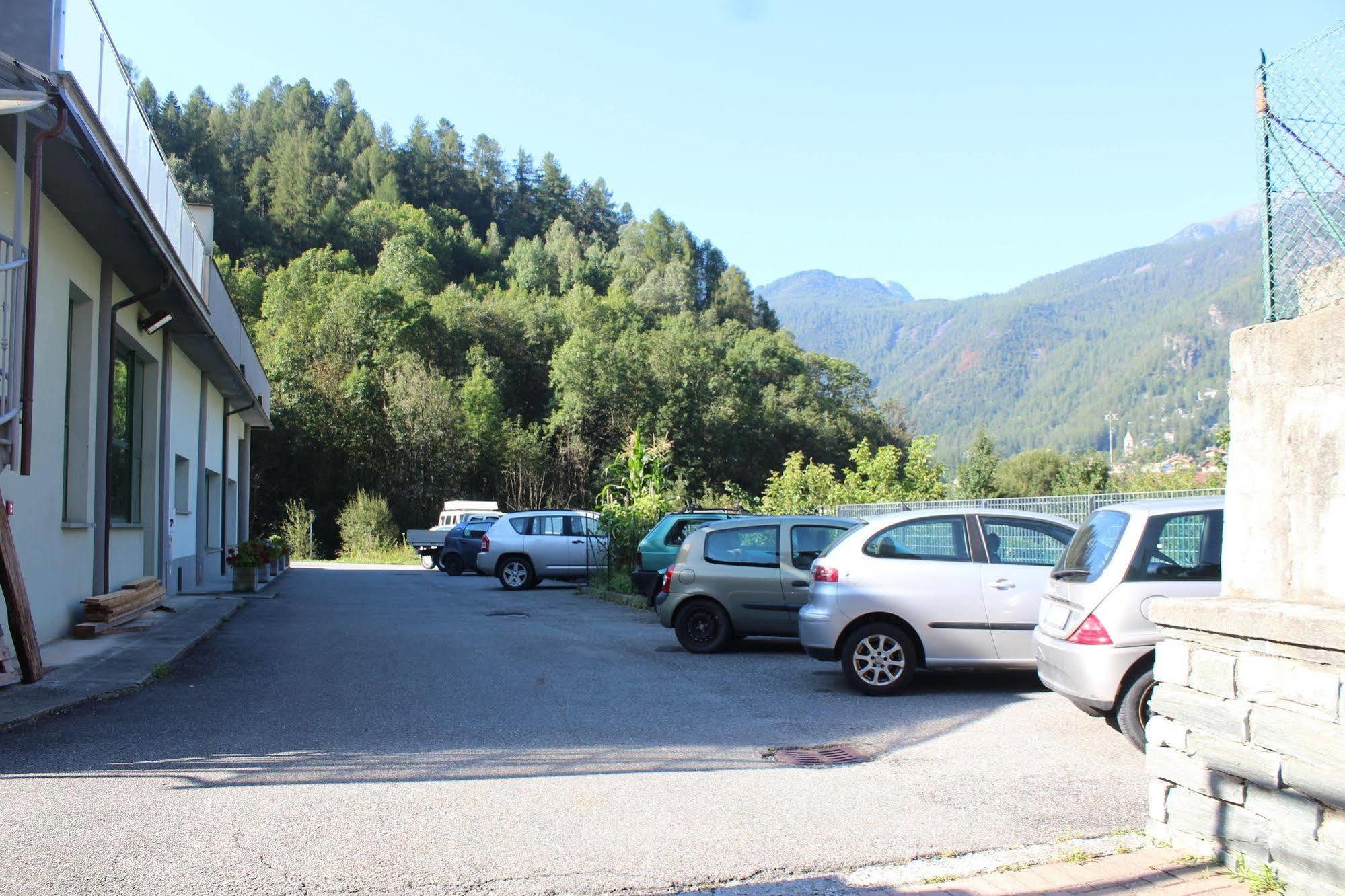 Lanterna Apartments Chiesa in Valmalenco Eksteriør billede